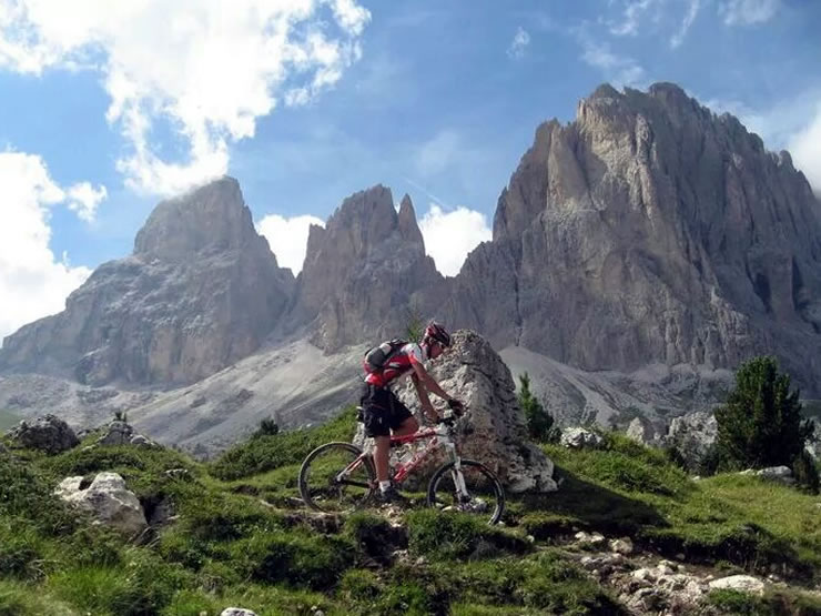Mountain Bike & E-Bike Tours Sassolungo